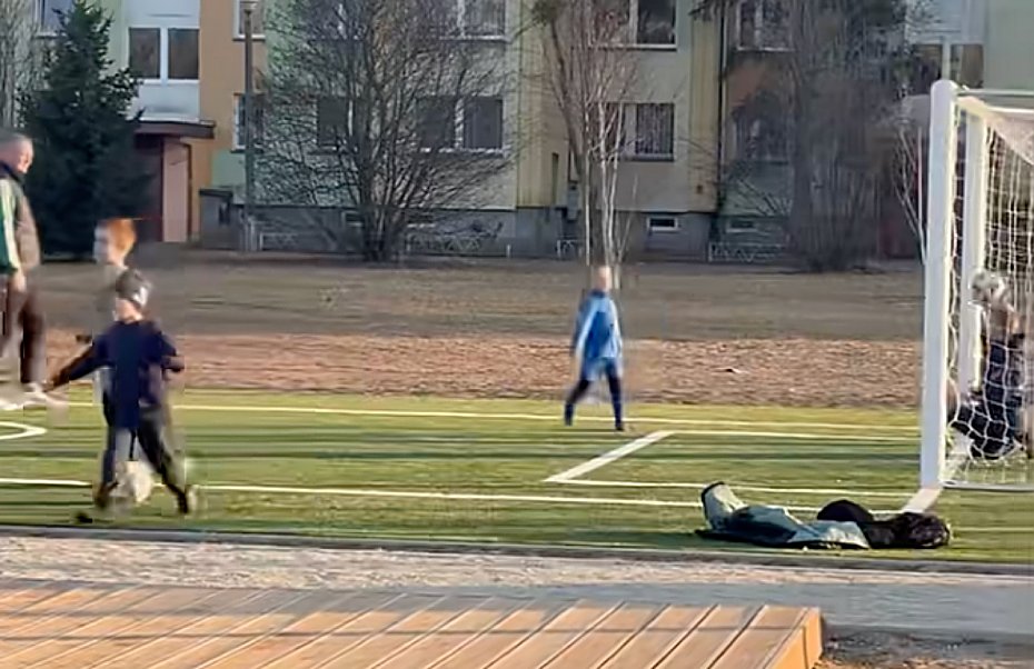 Czy mini boisko w parku G�rczewska doczeka si� pi�kochwyt�w?