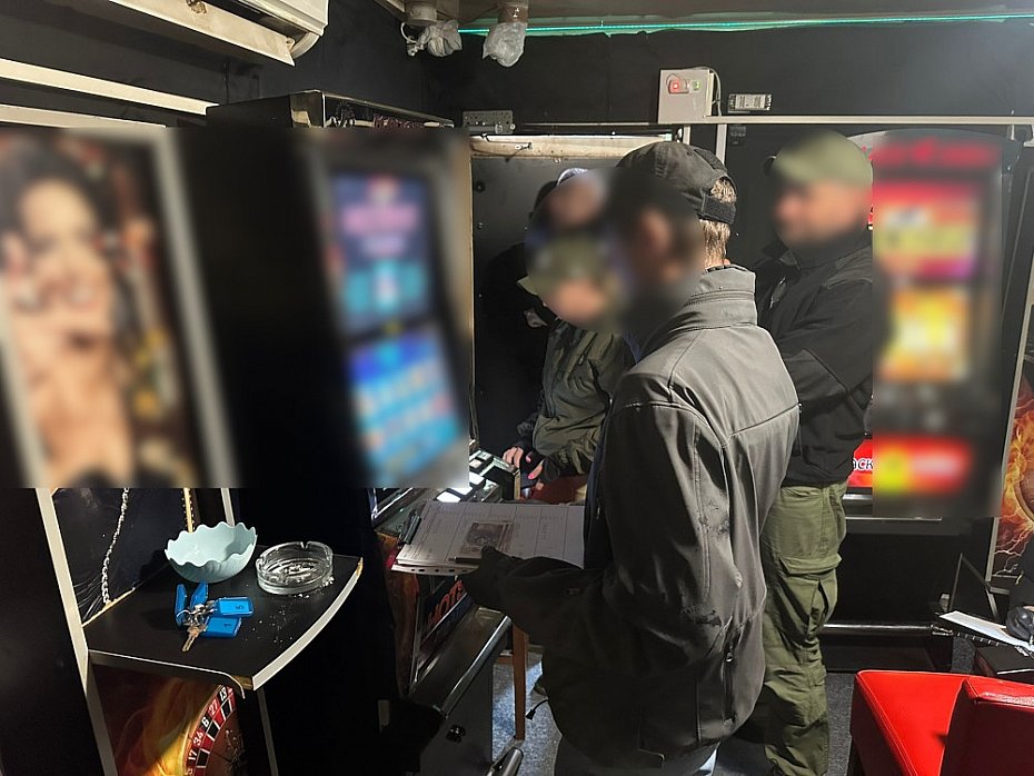 alt='Nalot na nielegalne kasyna w Warszawie. Zabezpieczono 80 automat�w'