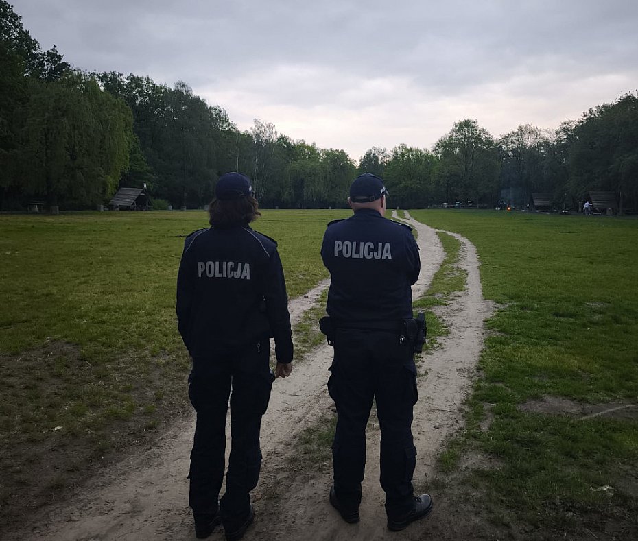 alt='Policja kontroluje Las Kabacki. Mieszka�cy zg�aszali problemy'