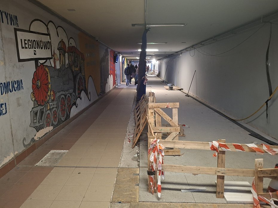 alt='Trwa remont przej�cia PKP Legionowo. Mieszka�cy narzekaj� na tempo prac'