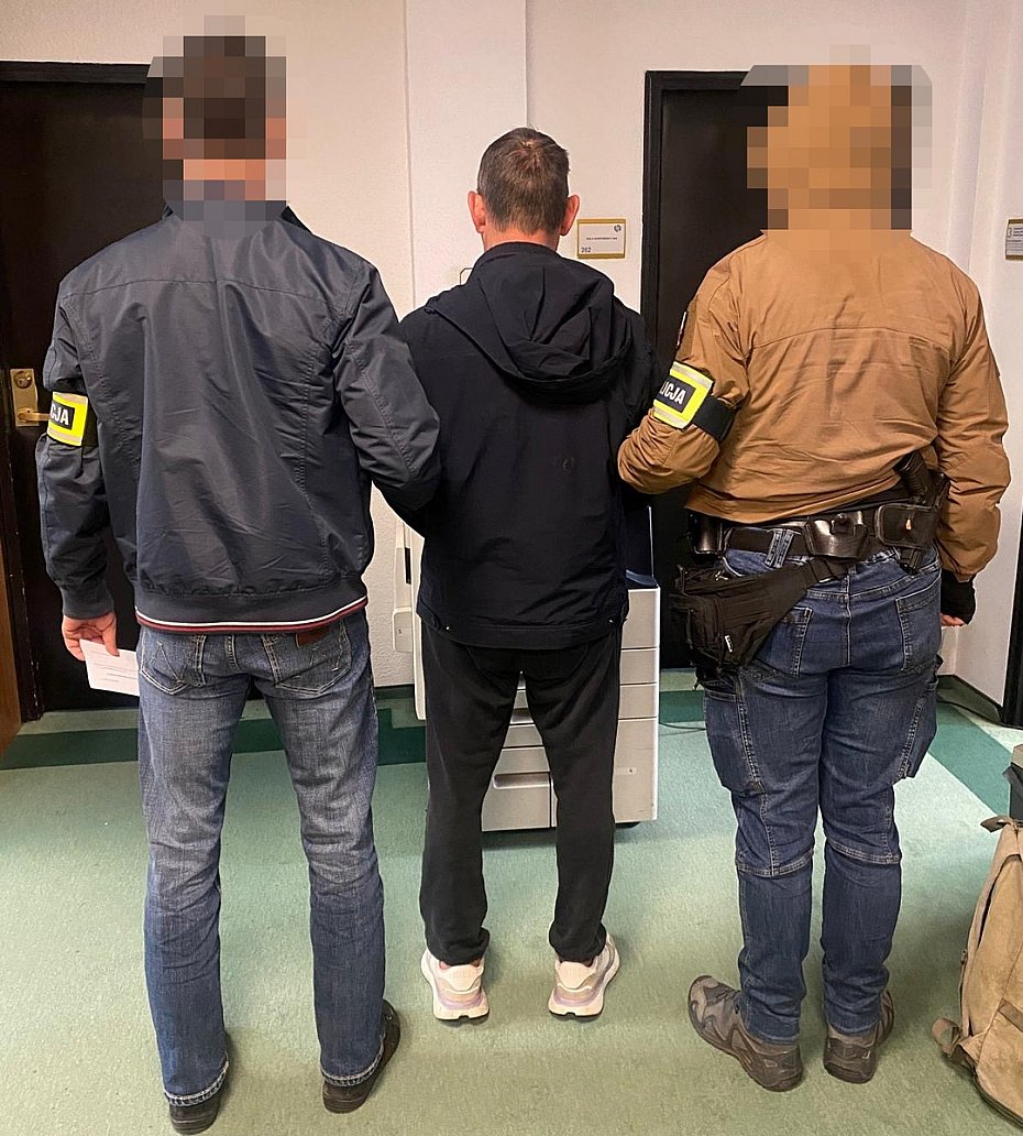 alt='Zniszczy� dwa samochody. Dzielnicowi szybko go zatrzymali'