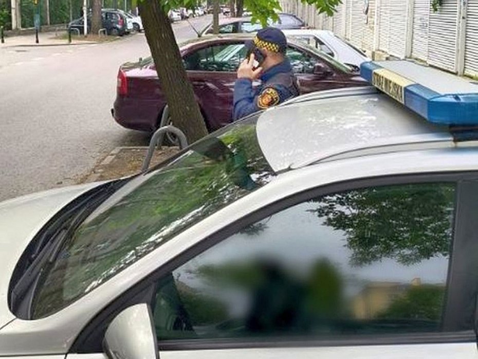 alt='Stra�nicy miejscy udaremnili oszustwo metod� "na policjanta"'