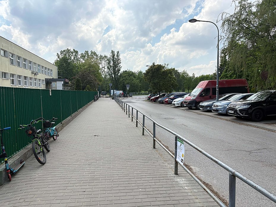Rodzice walcz� o Kiss&Ride przy szkole na Czumy. Urz�dnicy pozostaj� nieugi�ci
