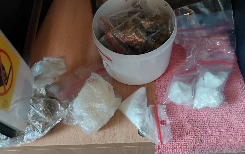 alt='Mia�a narkotyki, on handlowa� kradzionymi rowerami. Oboje us�yszeli zarzuty'