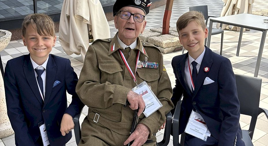 alt='Bracia spod Legionowa nagrodzeni za film historyczny. Polecieli na Monte Cassino'
