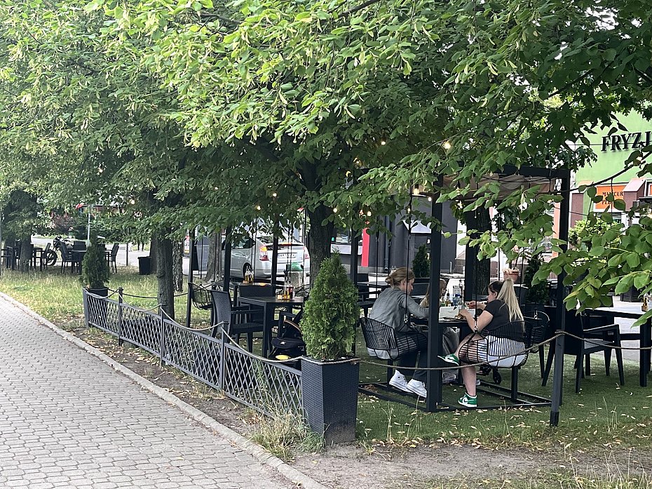 Restauratorzy z Bemowa chc� d�u�szego sezonu ogr�dk�w gastronomicznych