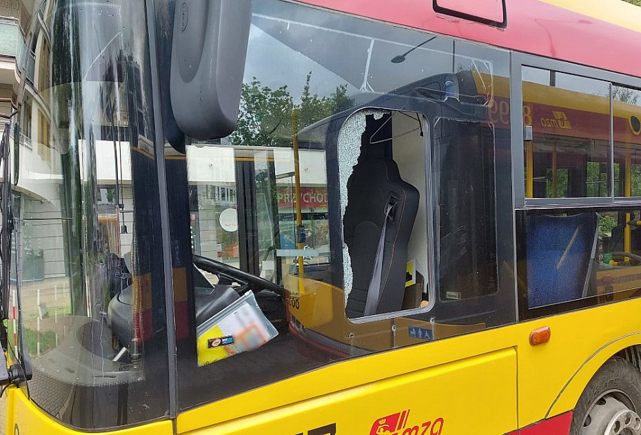 alt='Pijany pasa�er zdemolowa� autobus. By� poszukiwany'