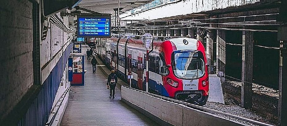 alt='Dobra wiadomo�� dla pasa�er�w. WKD pozostawi "remontow�" infolini� na sta�e'