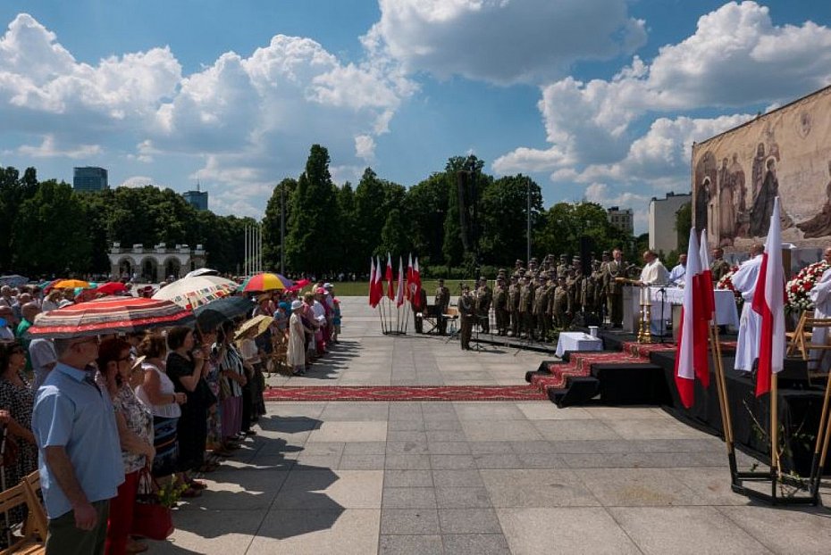 alt='Bo�e Cia�o w Warszawie. Dziesi�tki procesji i zmiany w komunikacji miejskiej'