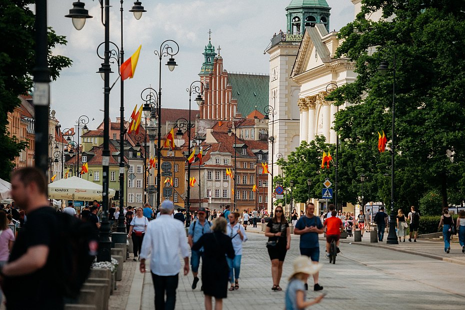 alt='Wraca letni deptak na Trakcie Kr�lewskim. Kierowc�w czekaj� zmiany'