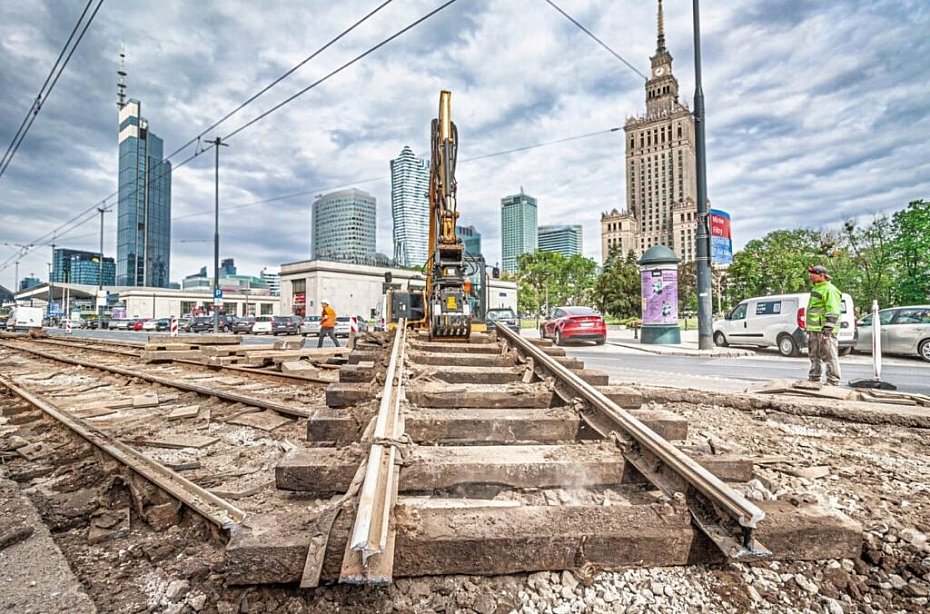 Remont torowiska w Alejach Jerozolimskich. Du�e zmiany dla kierowc�w i pasa�er�w