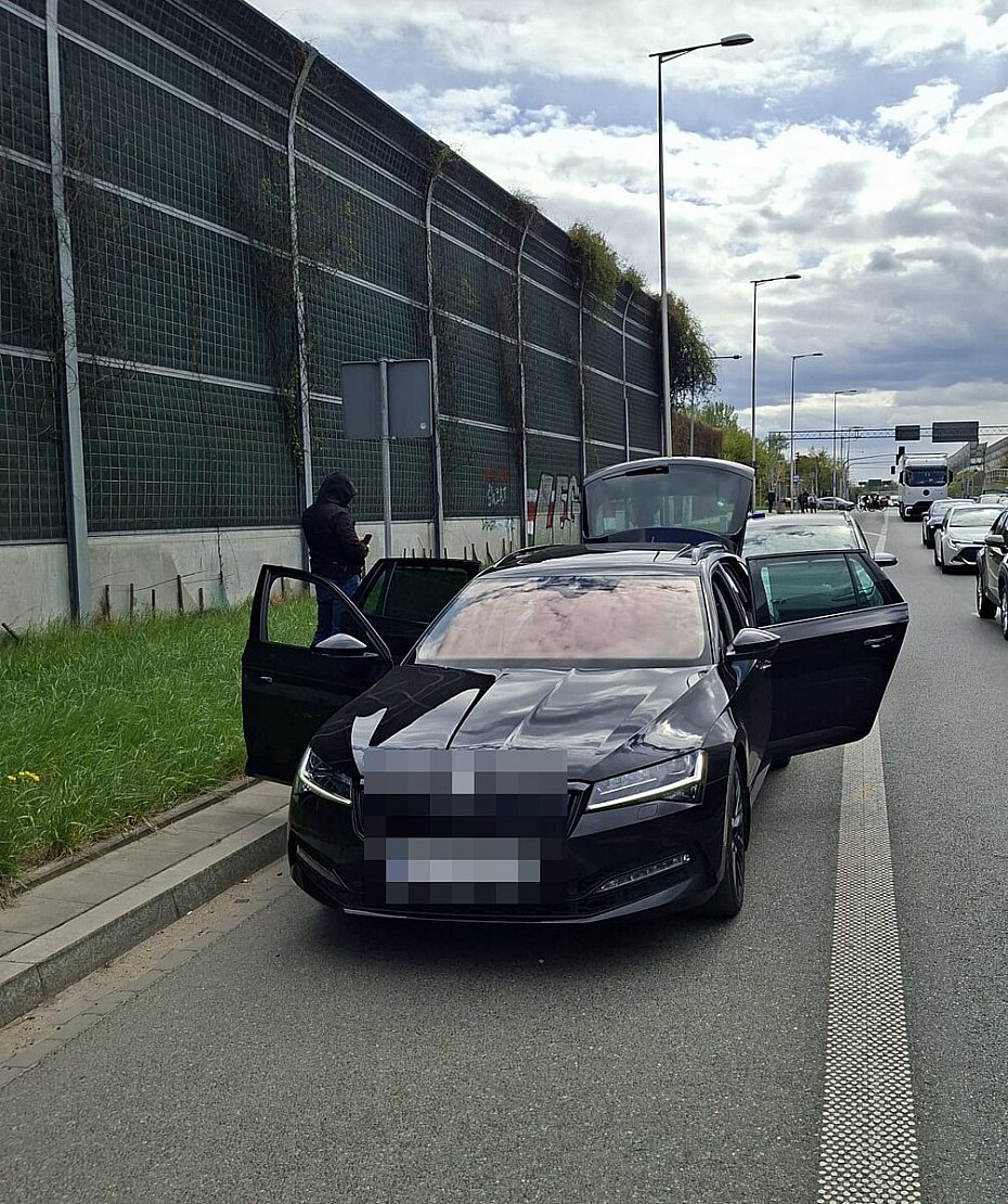 alt='Zatrzymali auto. W �rodku znale�li ponad 65 gram�w'