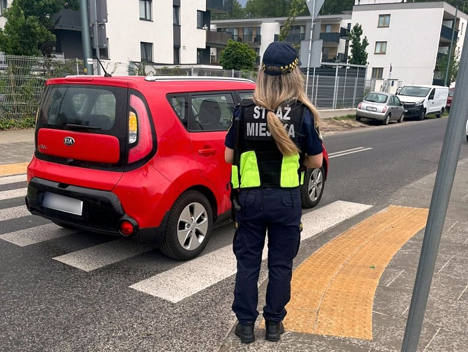 alt='Potr�cenie 11-latka na hulajnodze. Na miejscu pomog�y stra�niczki miejskie'