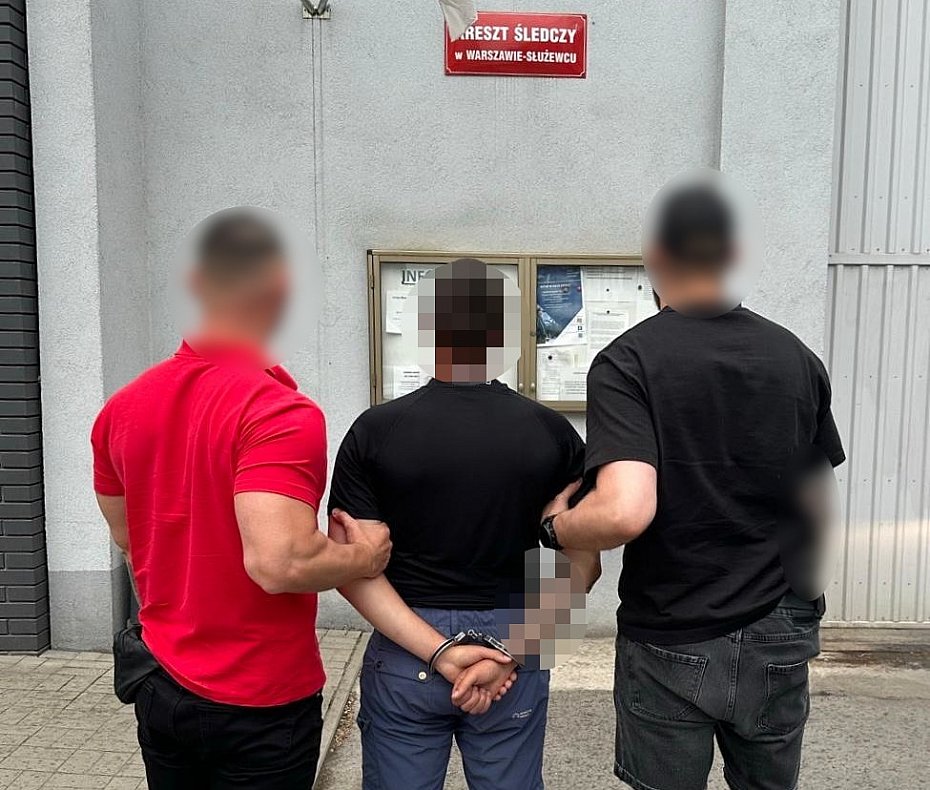 alt='Oszukiwali metod� na BLIK. Policjanci zatrzymali ich jeszcze tego samego dnia'