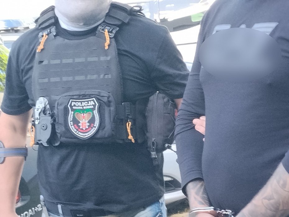 Ukrad� kluczyk w dyskotece i odjecha� Mercedesem. Wpad� po kilku miesi�cach