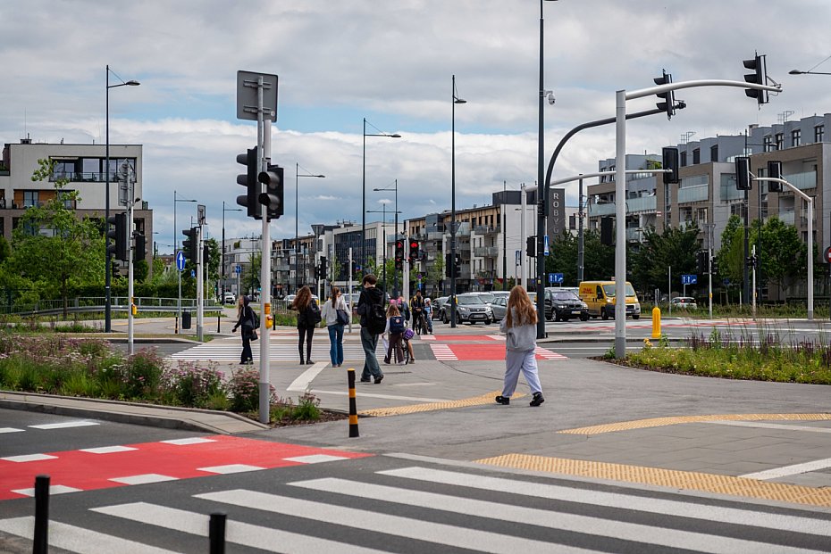 Koniec remontu przy Sobieskiego. Piesi i rowerzy�ci ju� korzystaj�