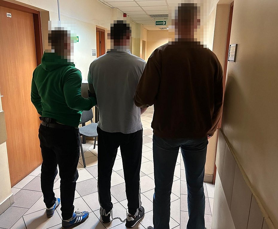 alt='Zerwa� z�oty �a�cuszek po ataku na przechodnia'