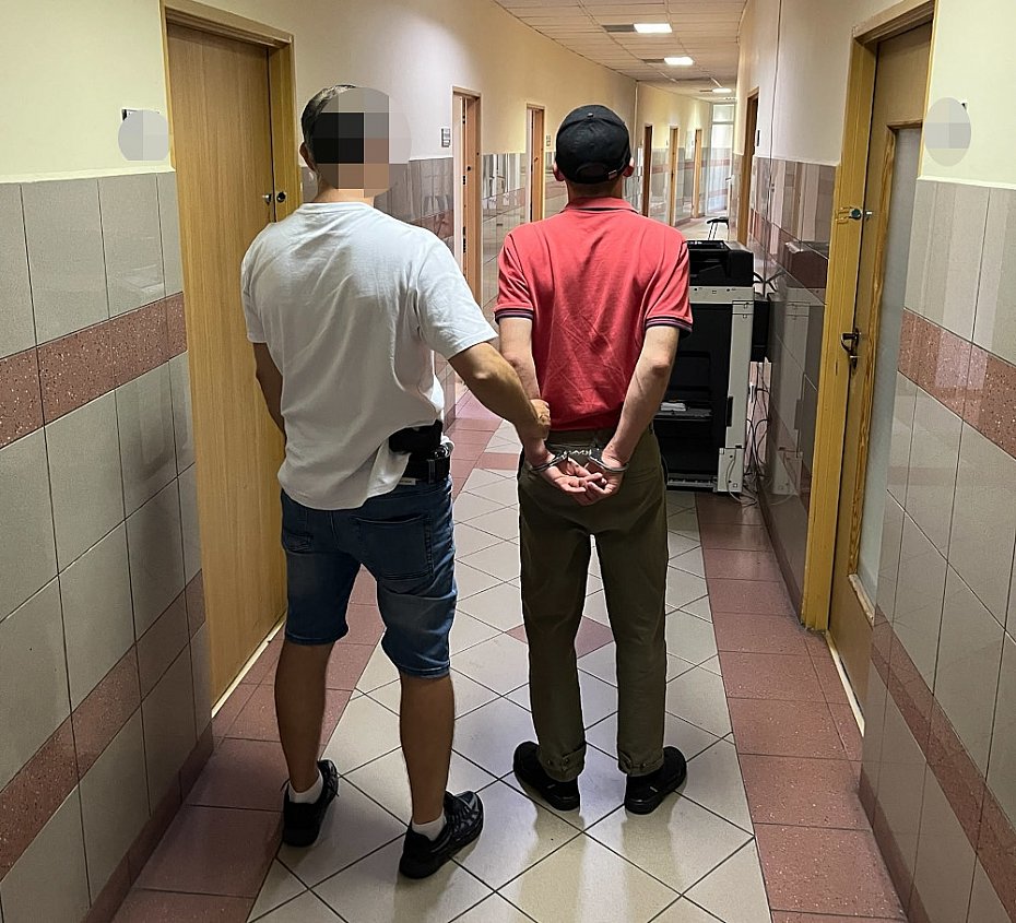 alt='Przyw�aszczy� portfel i dziewi�� razy u�y� cudzej karty'