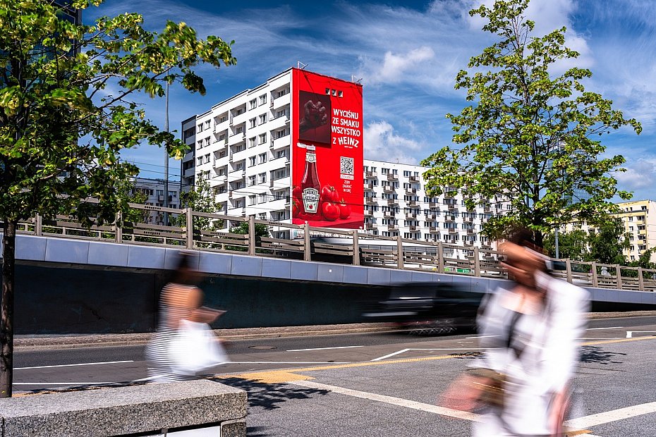 alt='Mural, kt�ry mo�na obs�ugiwa� telefonem. Nietypowa atrakcja w centrum Warszawy'