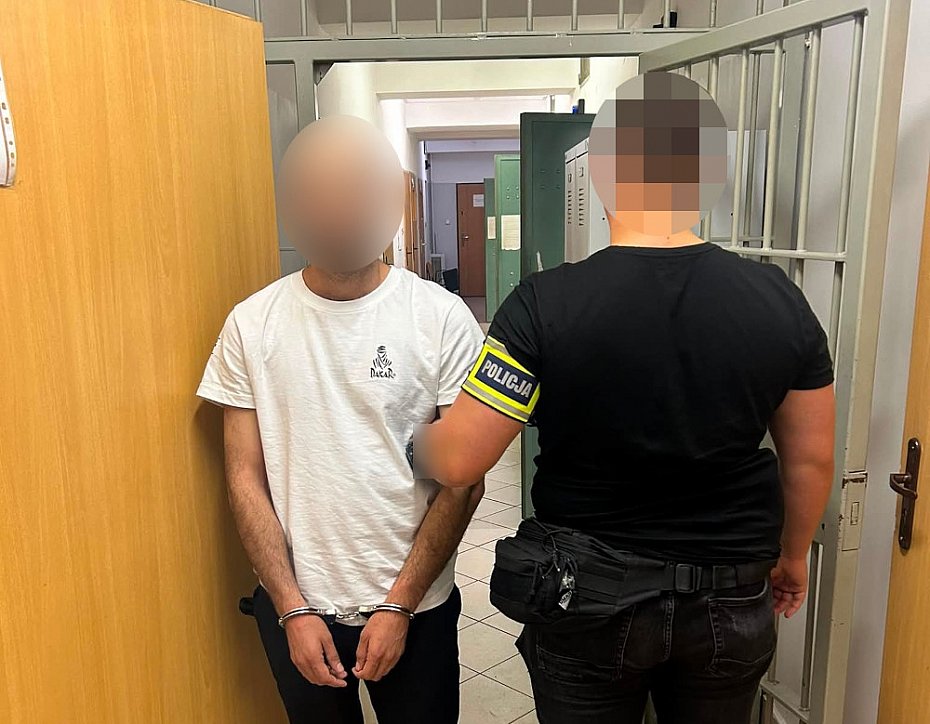alt='Podejrzany o oszustwo zatrzymany przy bankomacie. Mia� ponad 16 tys. z�'