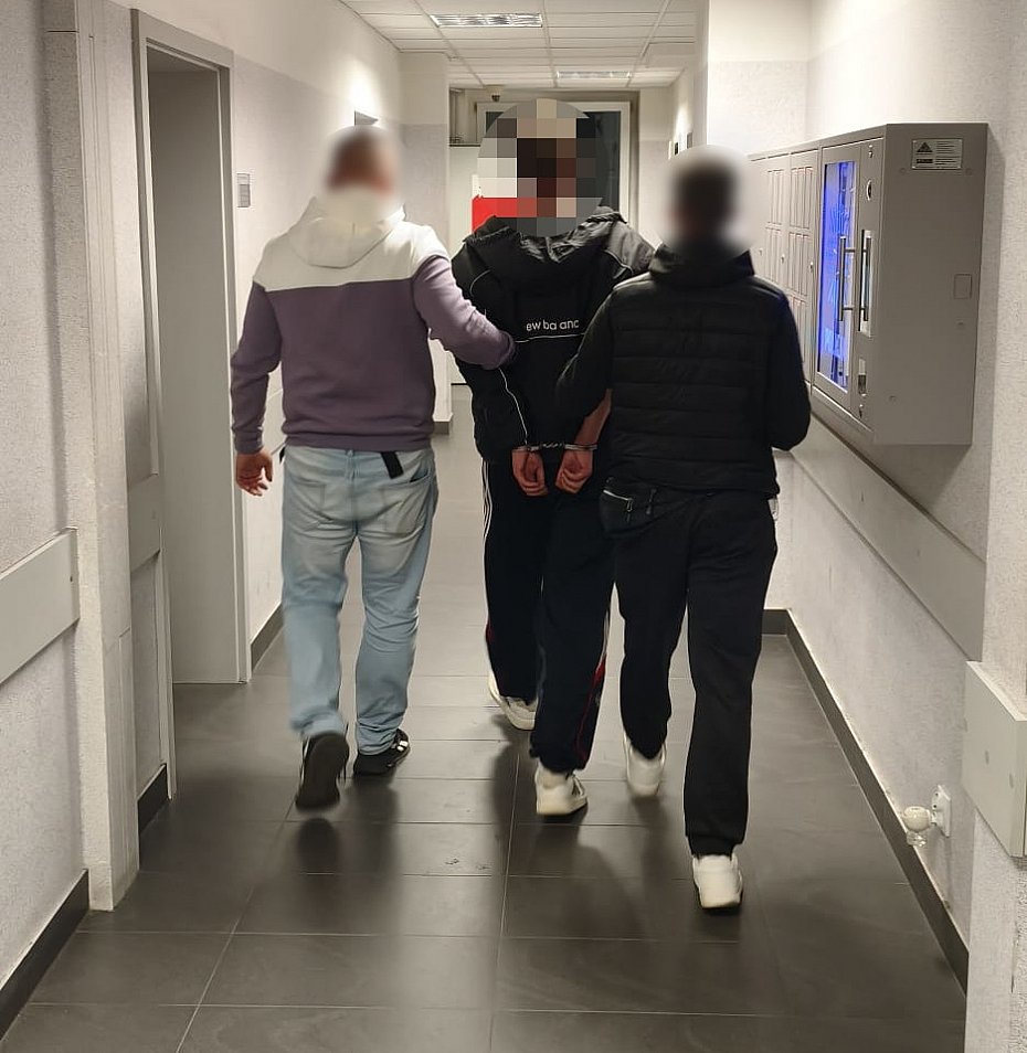 alt='Narkotyki w aucie i mieszkaniu. 27-latek trafi� do aresztu'