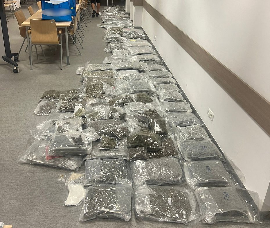 131 kilogram�w narkotyk�w w mieszkaniu. 27-latek trafi� do aresztu