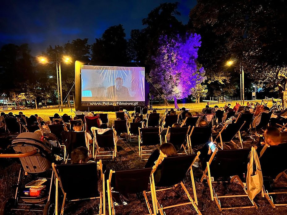 alt='Filmowe lato na Bia�o��ce. Sprawd� repertuar kina plenerowego'