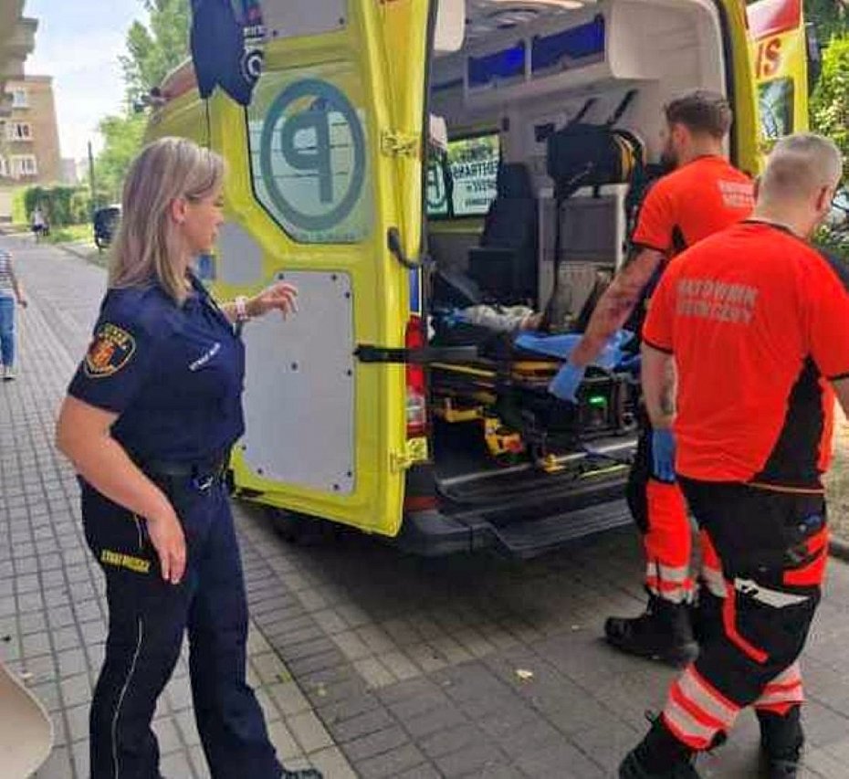 alt='Stra�nicy z Domu Powsta�c�w ruszyli na pomoc 75-letniej seniorce'