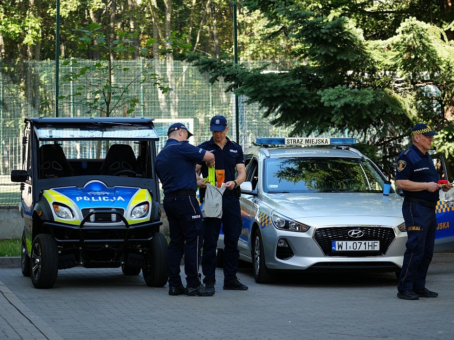 alt='Policyjne meleksy pomagaj� dzielnicowym patrolowa� �r�dmie�cie'