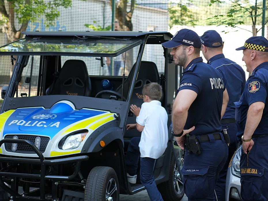 Policyjne meleksy pomagaj� dzielnicowym patrolowa� �r�dmie�cie