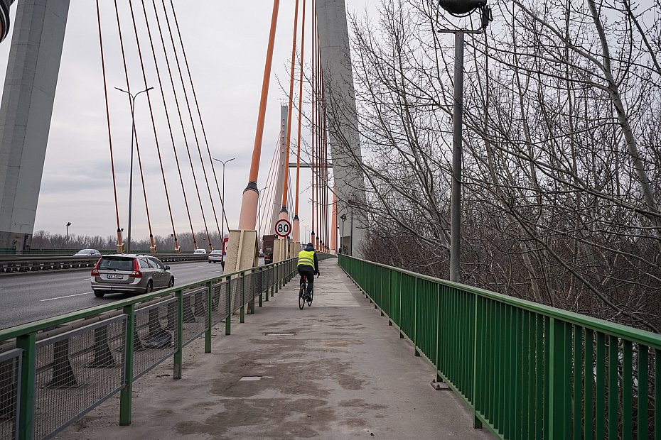 alt='Remont mostu. B�d� utrudnienia dla kierowc�w, pieszych i rowerzyst�w'