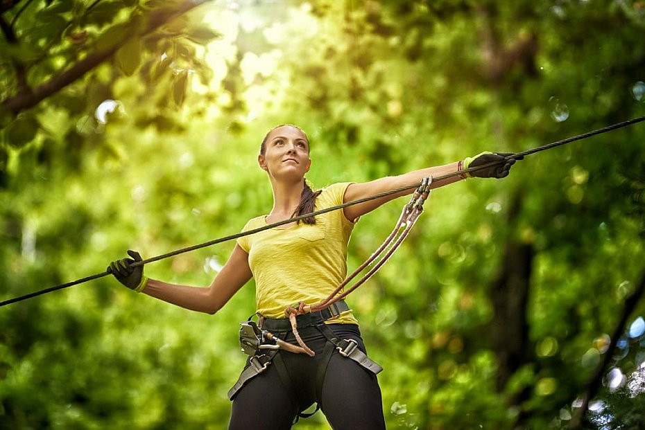 Dlaczego park linowy to �wietna forma rekreacji dla doros�ych?