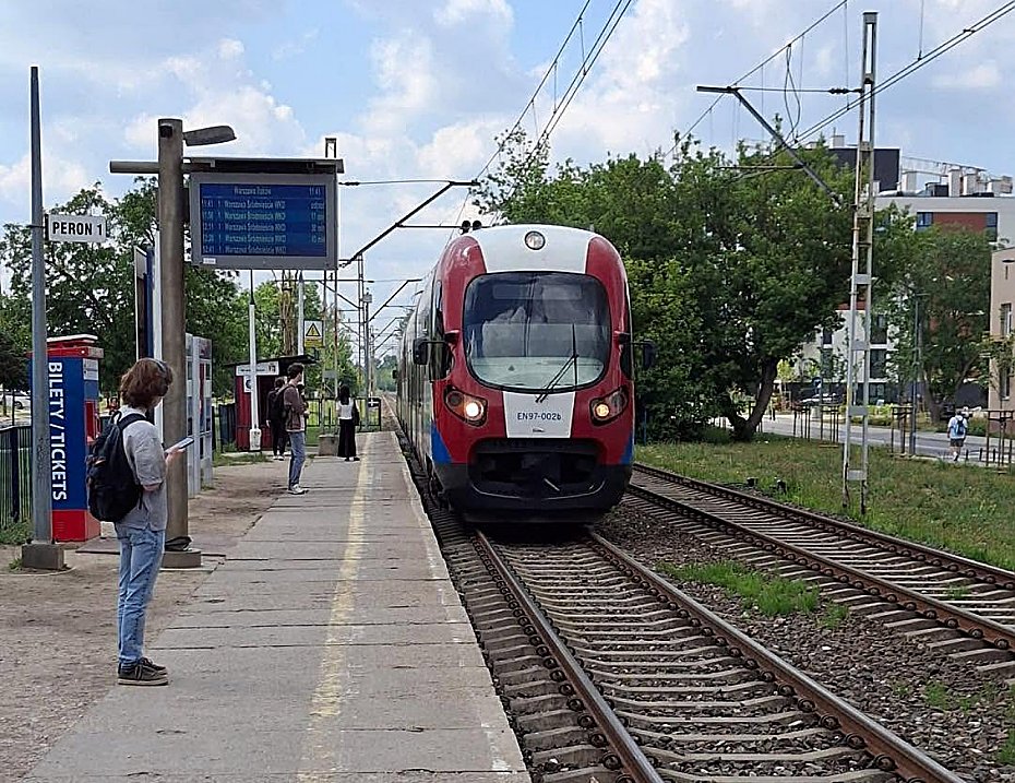 Ruszy� przetarg na przebudow� WKD Warszawa Rak�w. Co zmieni si� na przystanku?