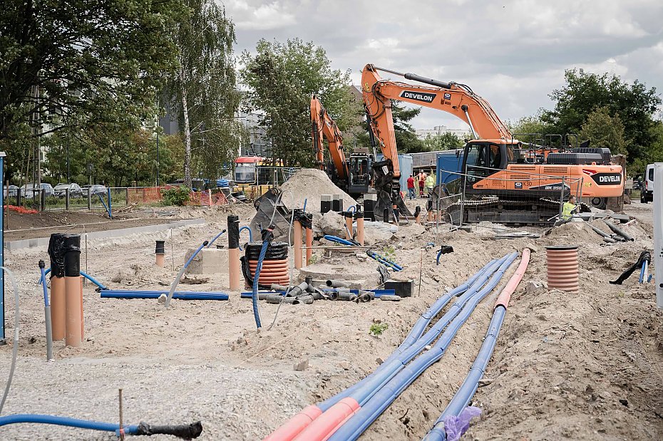 Nowy bazar przy Broniewskiego nabiera kszta�t�w. Co ju� uda�o si� zrobi�?