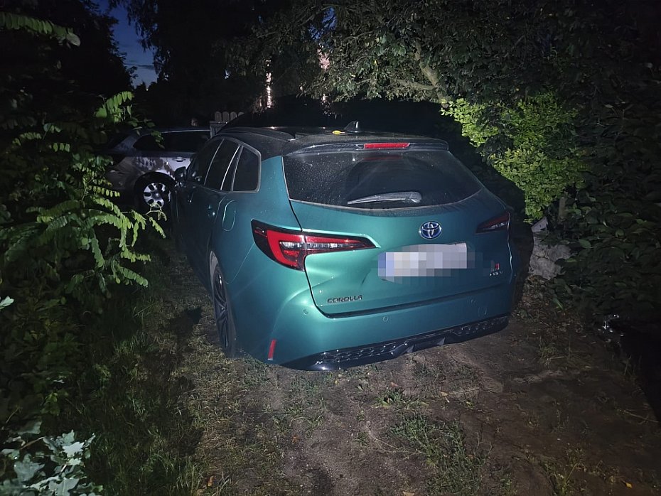 Skradziona w Niemczech Toyota odnaleziona pod Radomiem. Akcja policjant�w z "Kobry" i CB�P