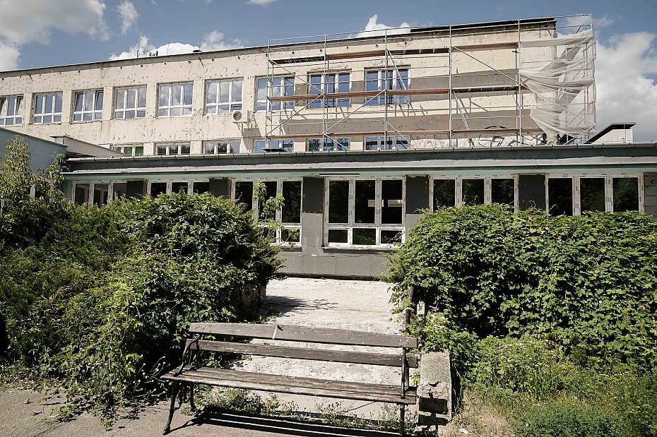 Szko�a przy Conrada zyskuje now� elewacj�. W przysz�ym roku powstanie mural Huberta Wagnera