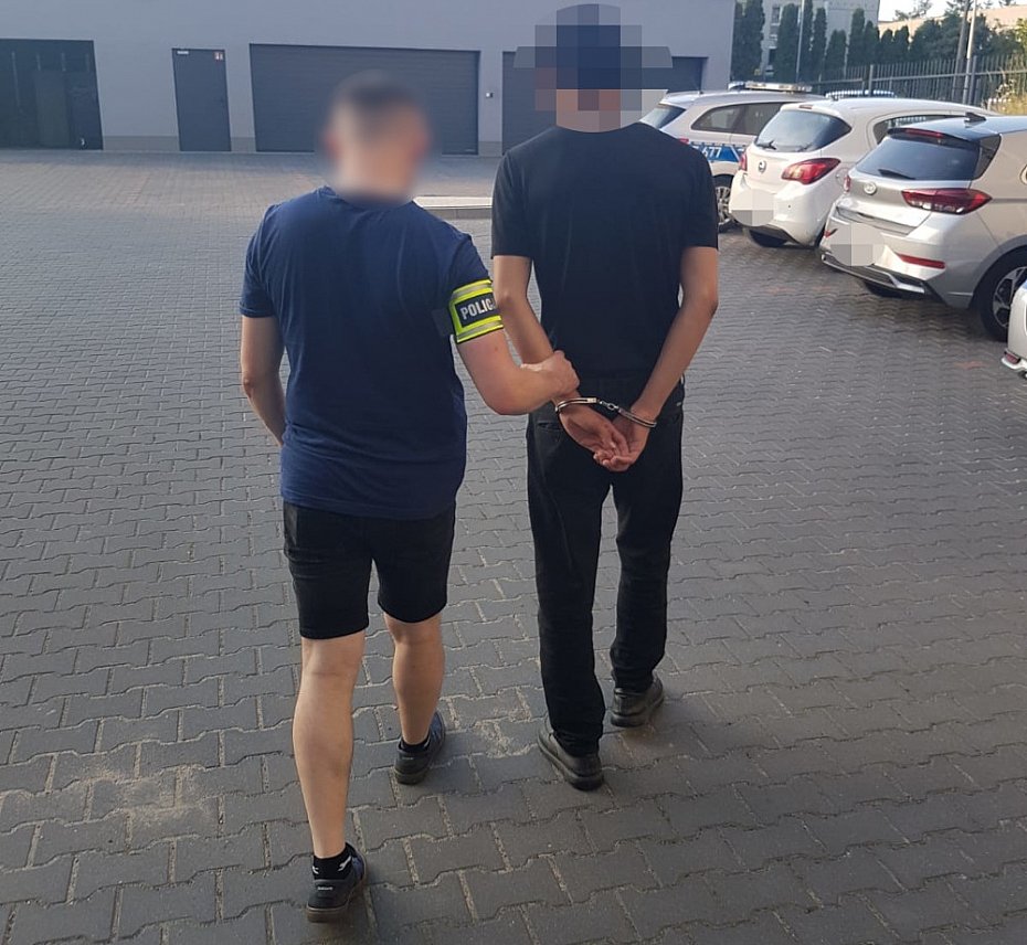Wpadli po wyp�acie pieni�dzy z bankomatu. Trzech m�czyzn trafi�o do aresztu