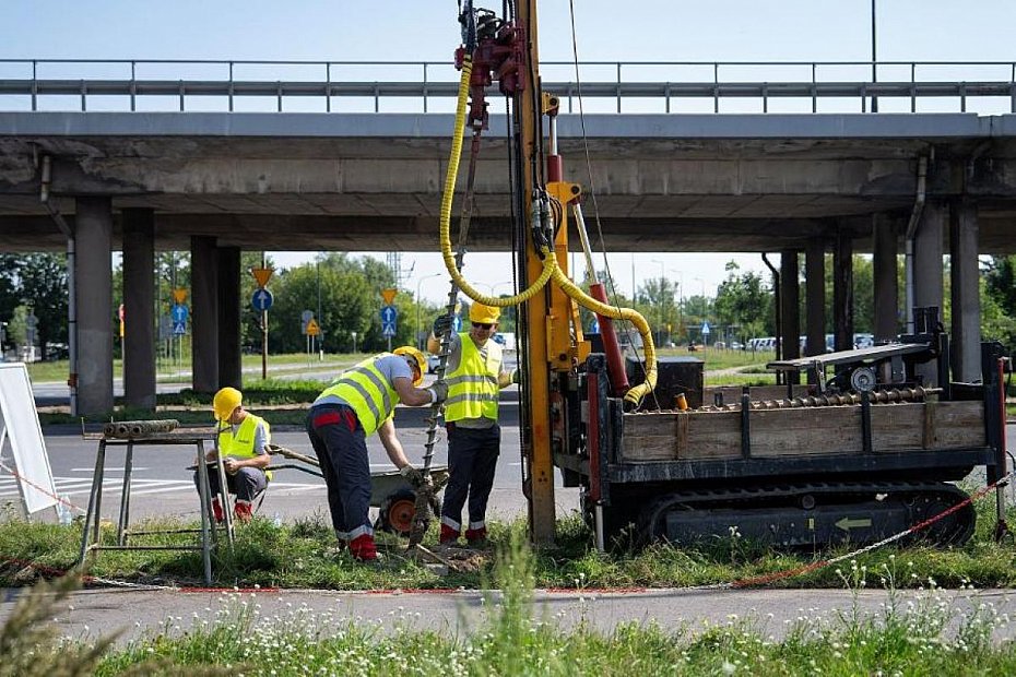 Na Bia�o��ce ruszy�y badania gruntu pod budow� metra M4