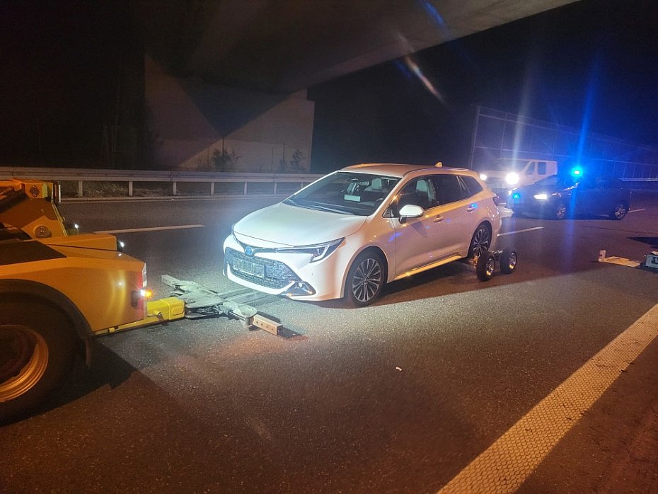 Skradziona w Niemczech toyota odzyskana na A2. 20-latek us�ysza� cztery zarzuty