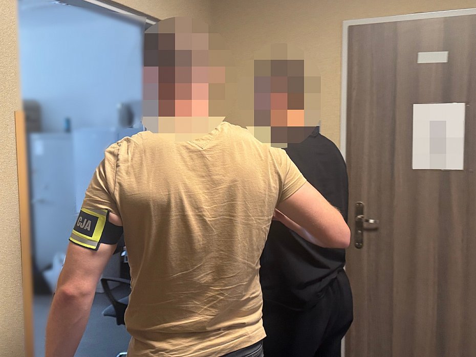 Poszukiwany za rozb�j i kradzie� zatrzymany. Ukrywa� si� w hostelu