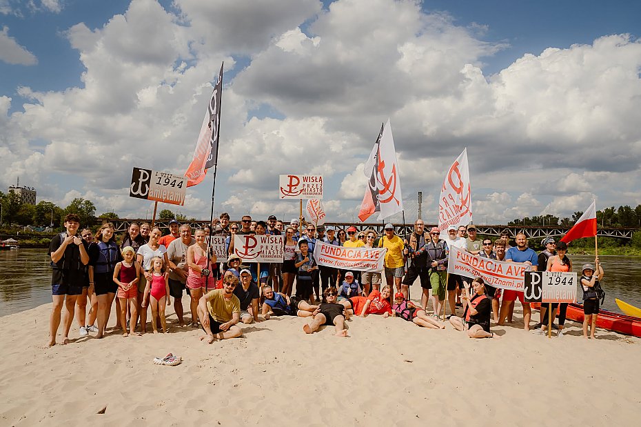21. Powsta�cze Kajaki z nowo�ciami. Wis�� przez Miasto Nieujarzmione