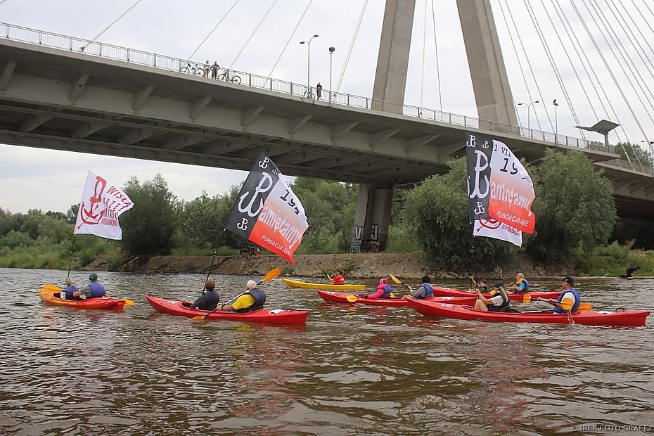 21. Powsta�cze Kajaki z nowo�ciami. Wis�� przez Miasto Nieujarzmione