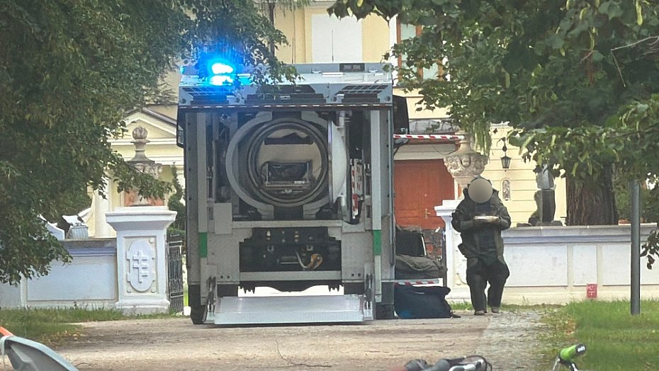 Przedmiot przypominaj�cy pocisk znaleziony na poddaszu ko�cio�a