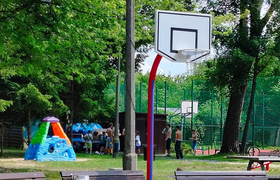 Remont boiska do koszyk�wki w Jordanku dojdzie do skutku