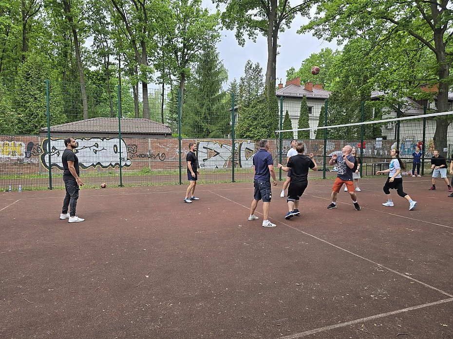 Liceum Tuwima w Aninie zyska nowe boisko. Mieszka�cy zdecydowali