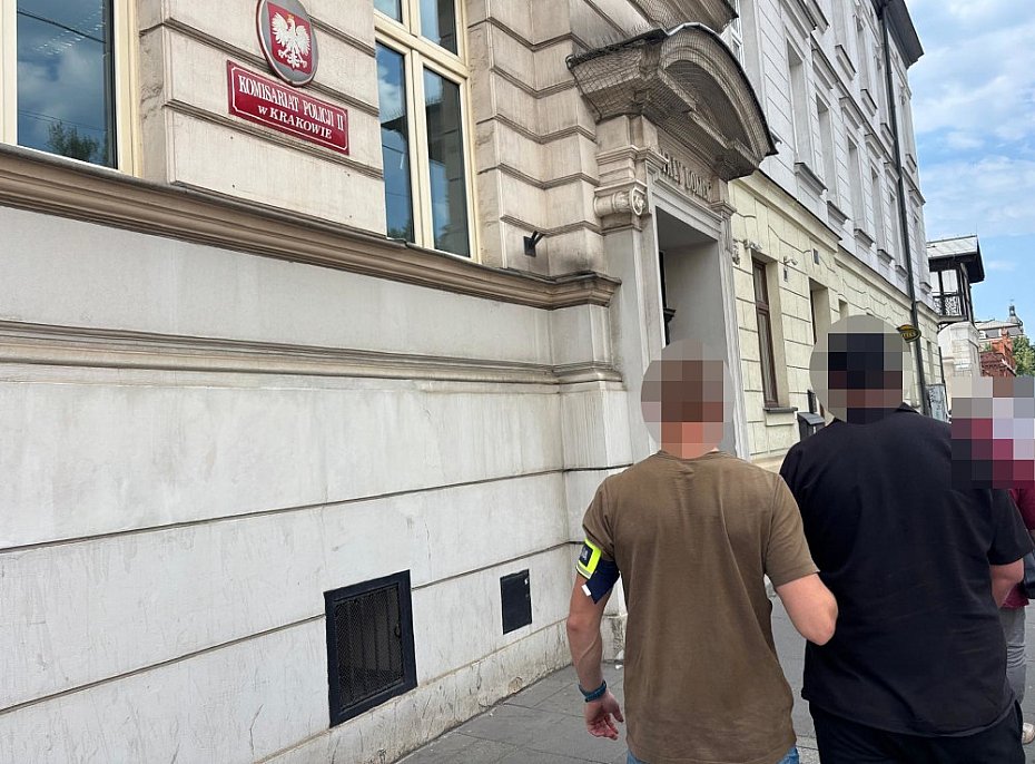 Wpad� po wyj�ciu z basenu. Kryminalni z Woli zatrzymali trzech poszukiwanych