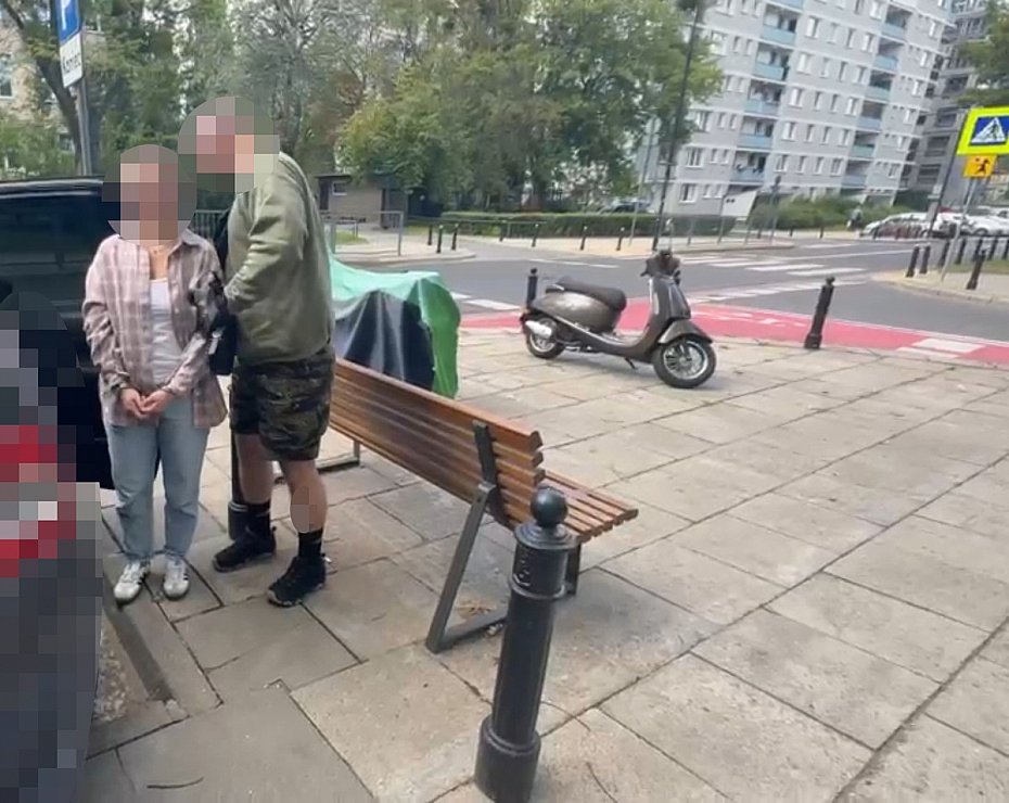 Okrad�a kobiet� na si�owni. Telefon wys�a�a kurierem za granic�