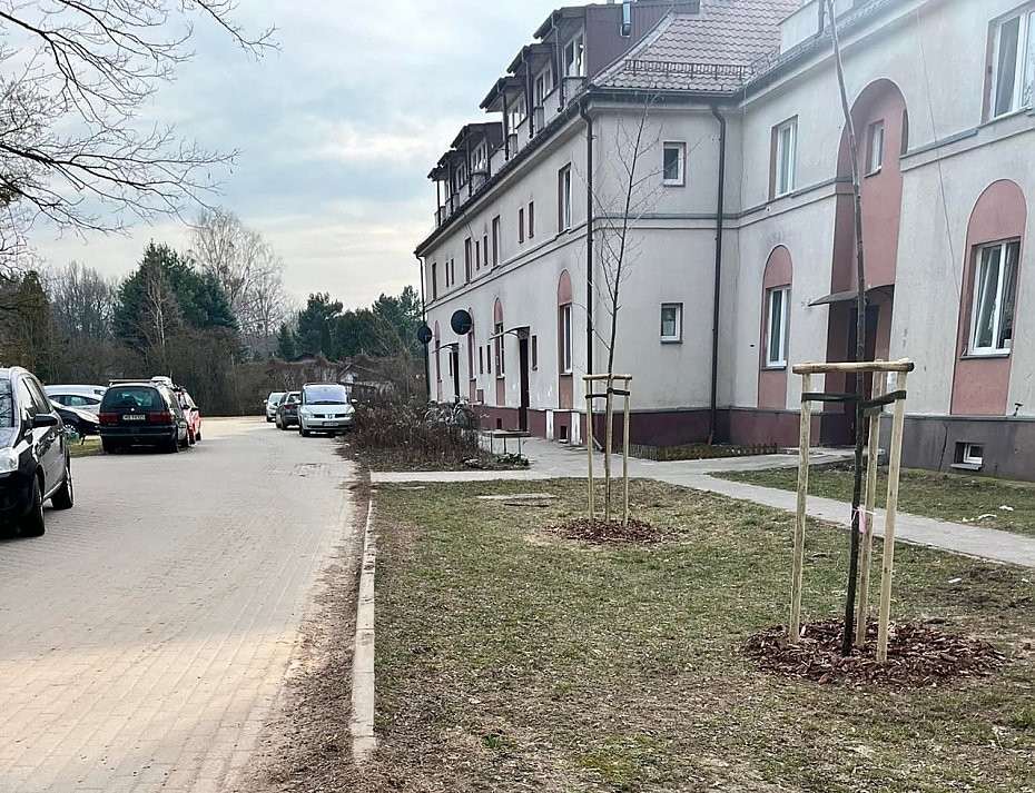 Dwie kamienice przy Radiowej, to inny - ponury �wiat. Mieszka�cy trac� nadziej�