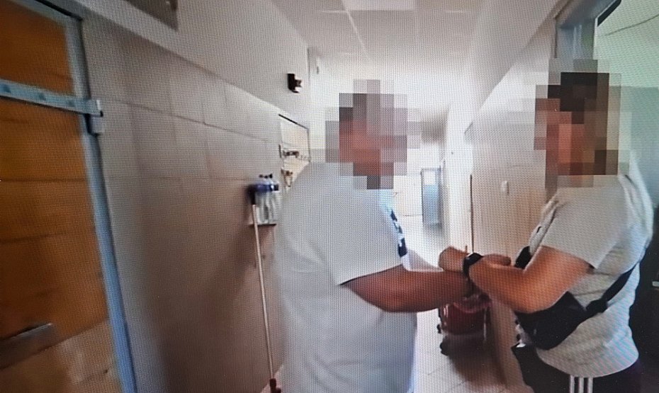 W�amywali si� do aut metod� na walizk�. Trzech podejrzanych zatrzymanych
