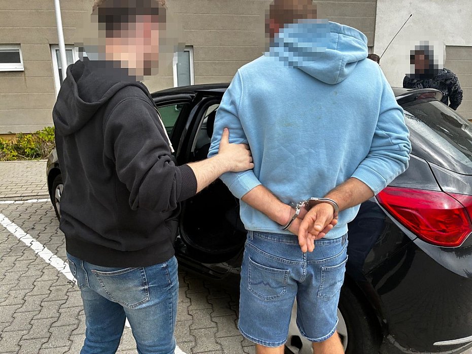 Prawie 1,7 promila i atak na policjant�w. 40-latek z zarzutami